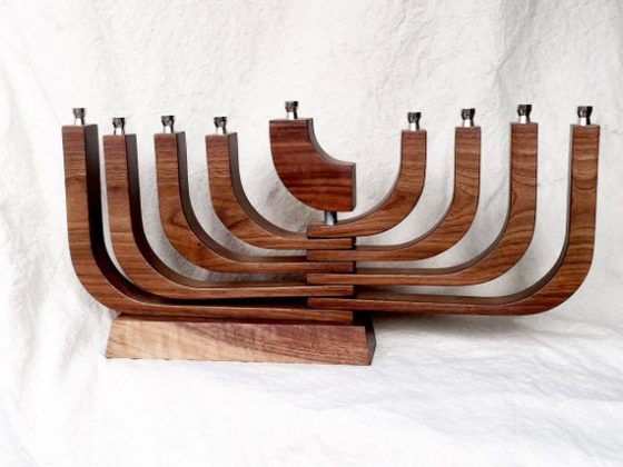This hear, Hanukkah starts on Sunday, December 2nd. To help you prepare for the holiday we're found 9 mid century menorahs! Only one question remains, which one will light up your celebration? Atomic Ranch