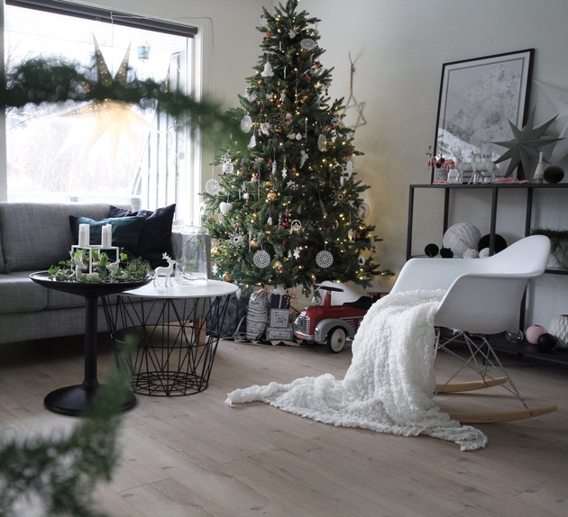 Amazon makes holiday gift shopping easy, and now they're looking to make tree shopping easier, too. Will people really buy their Christmas trees on Amazon? Atomic Ranch
