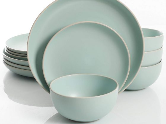 Plates, napkins, extra chairs-oh my! Hosting for the holidays just got easier thanks to Amazon Prime. We scouted out the Mid Century Modern staples that will make you look like a holiday hosting pro. Atomic Ranch