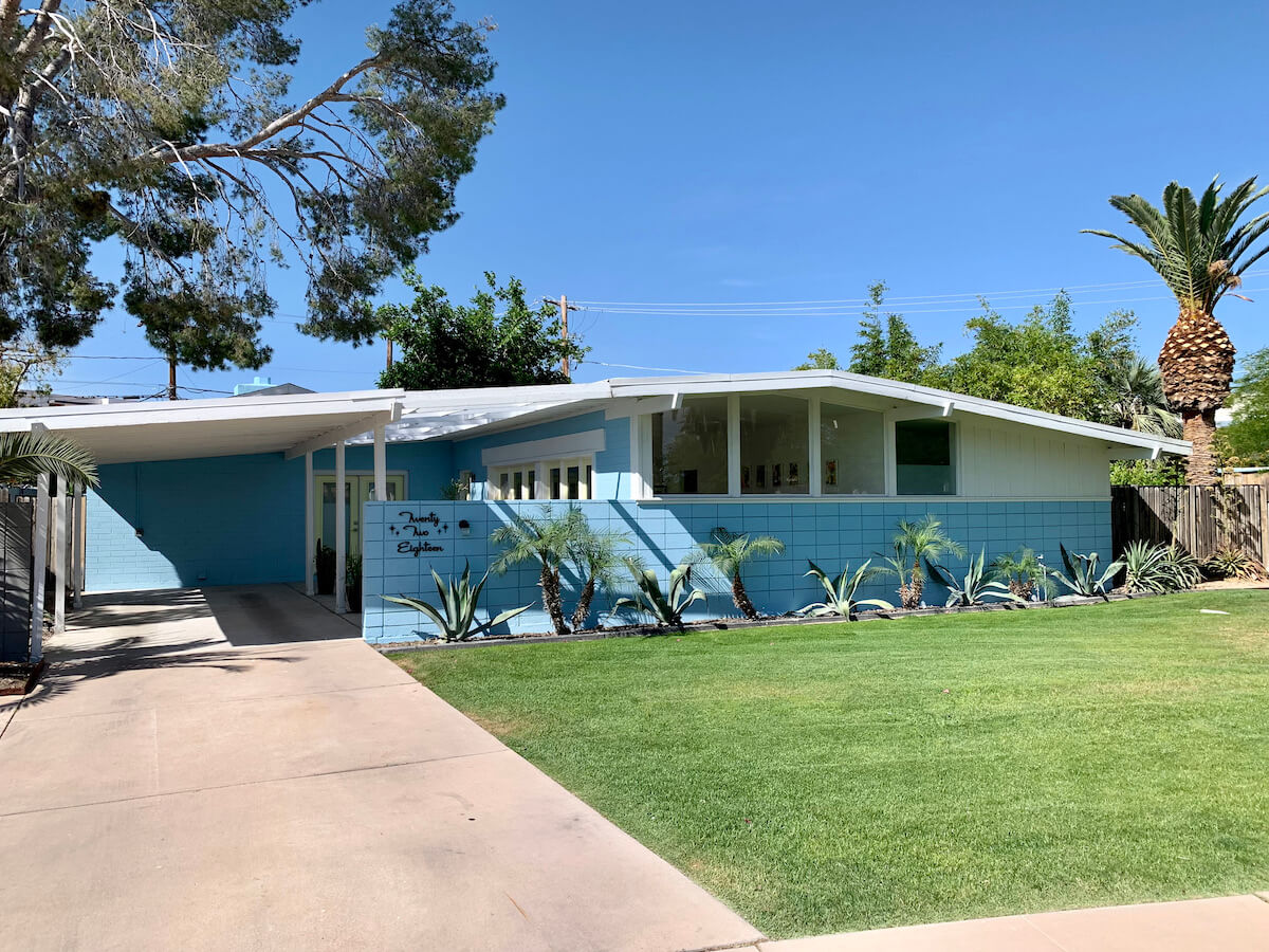 A Vintage Phoenix 'Haver Home' Inspires a New Mid Century